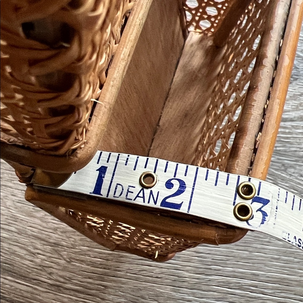VINTAGE wicker/ bamboo/ wall-mounted storage rack, for mail, or magazines 70ʼs - Picture 15 of 15